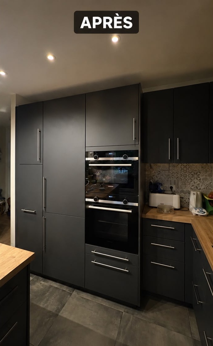 Cuisine après rénovation Cover Styl' : façades foncées relookées